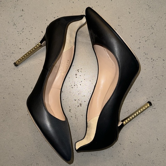 Valentino Garavani Gold Extreme Heel Nappa Leather Rockstud Black Pump Sz 38 - Picture 6 of 11